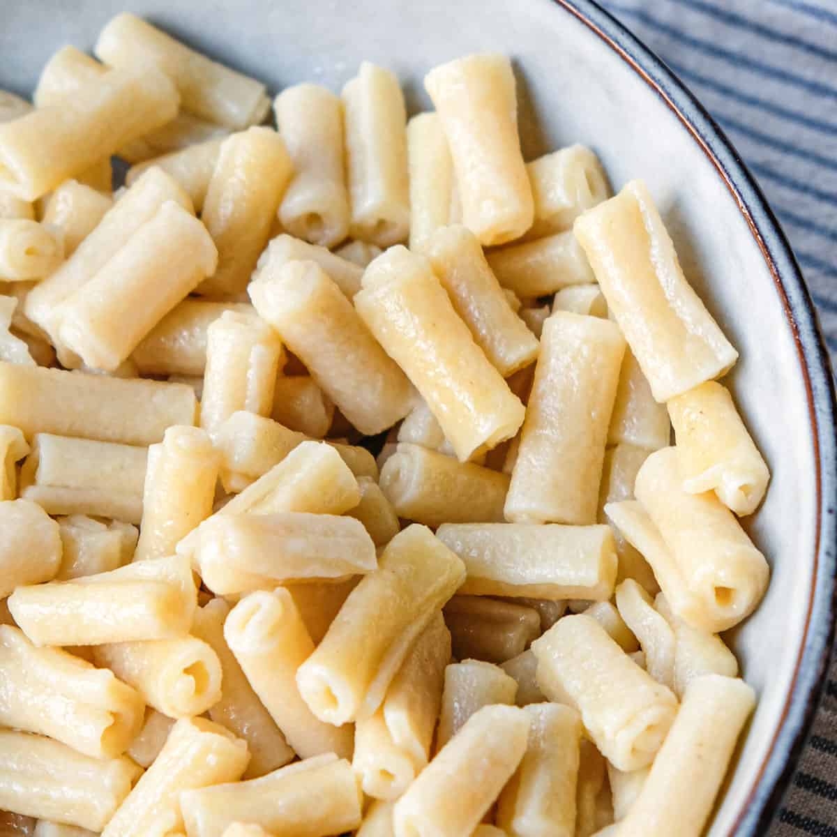 https://cristinaskitchen.com/wp-content/uploads/2023/02/handmade-macaroni-25.jpg