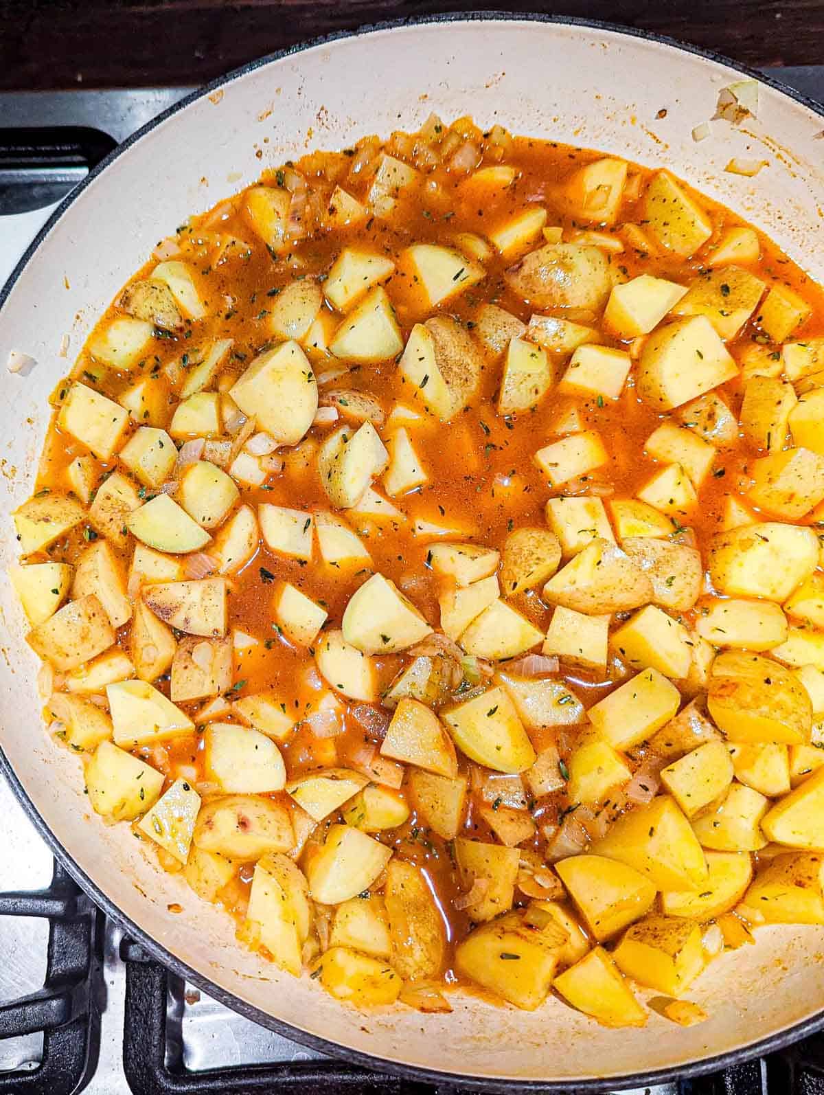 Potatoes and onions precooked in water with the seasoning.