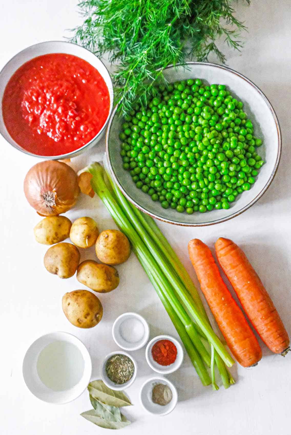 Ingredients for Romanian mancare de mazare green pea stew.