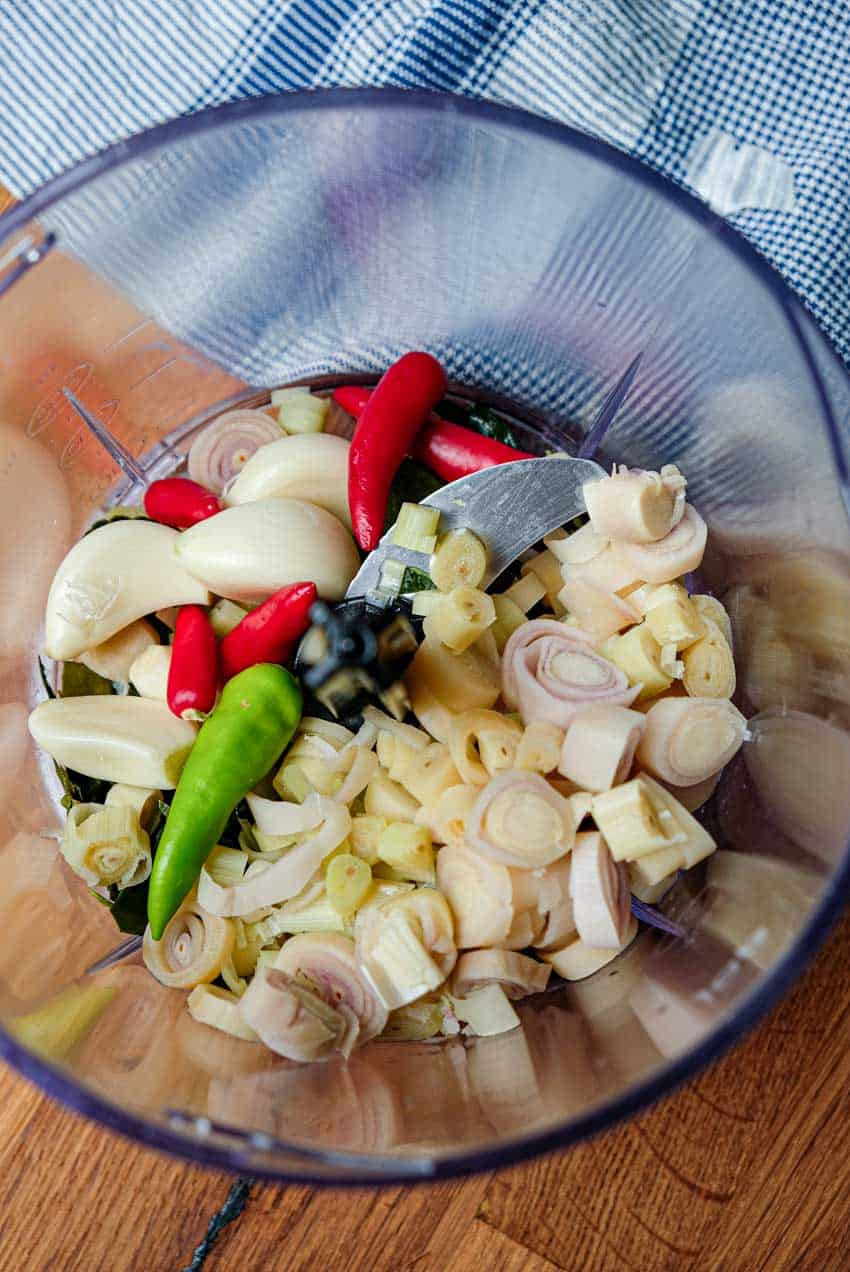 aromatics ingredients in food processor