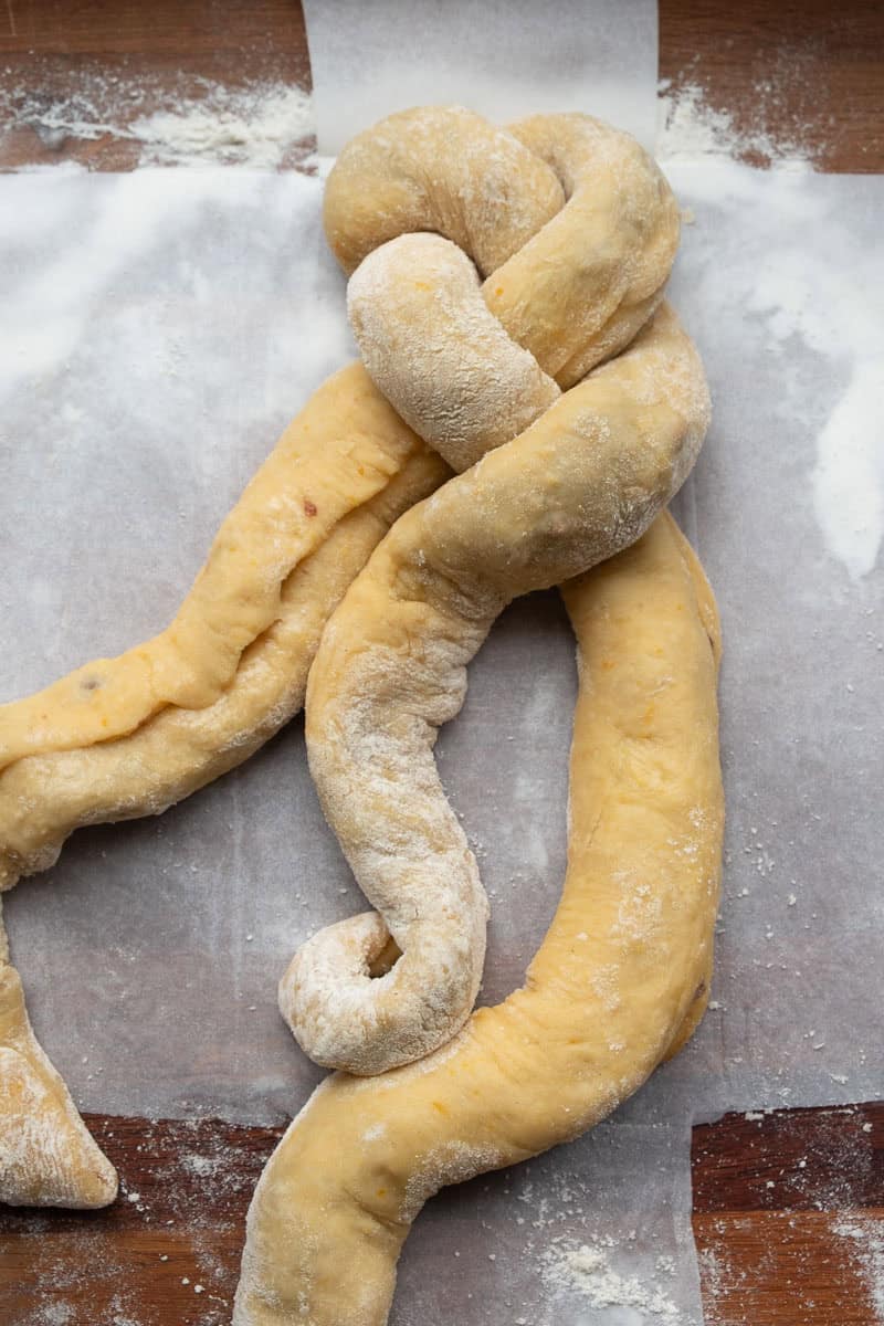 braiding no knead cozonac 3