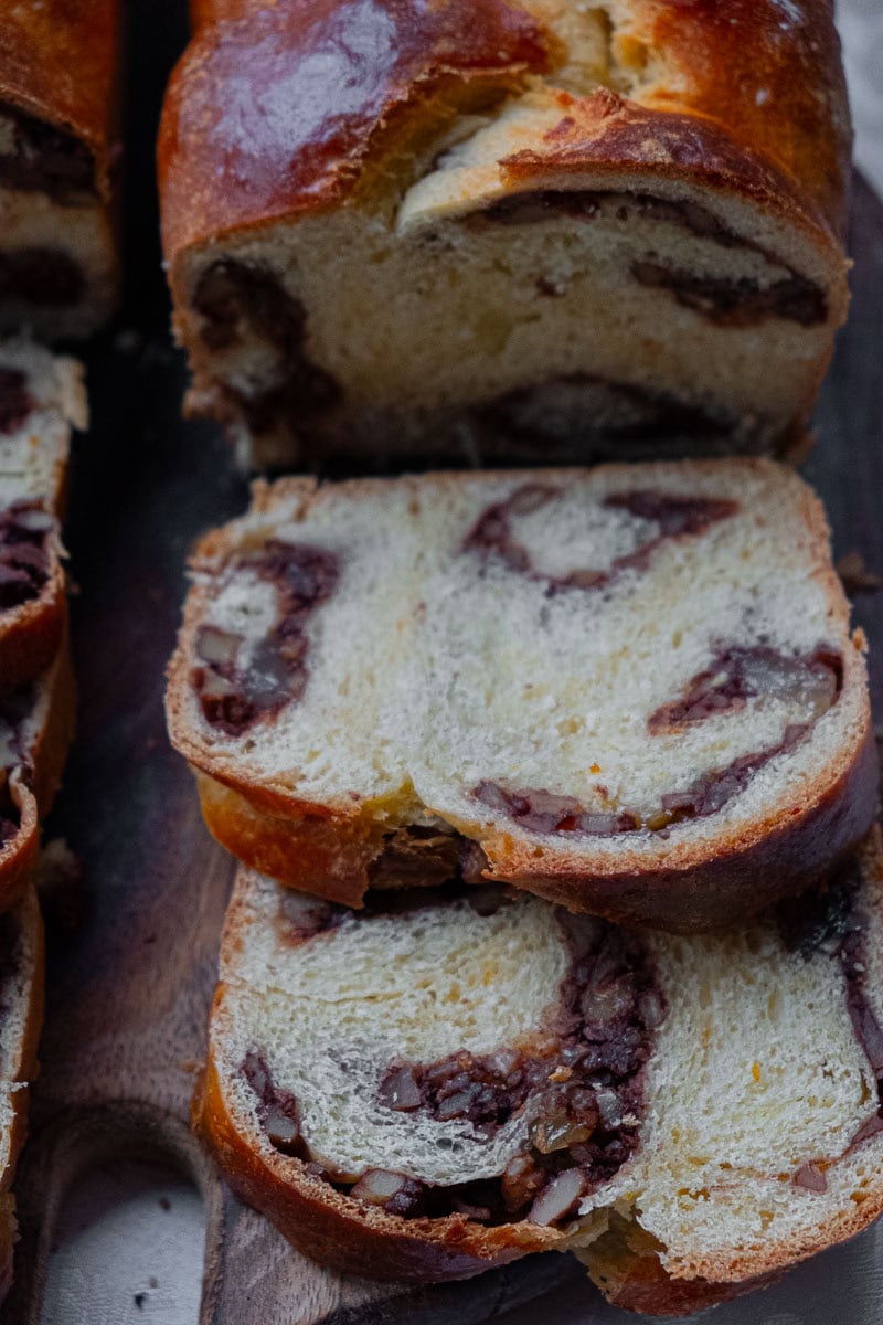 no knead cozonac close up