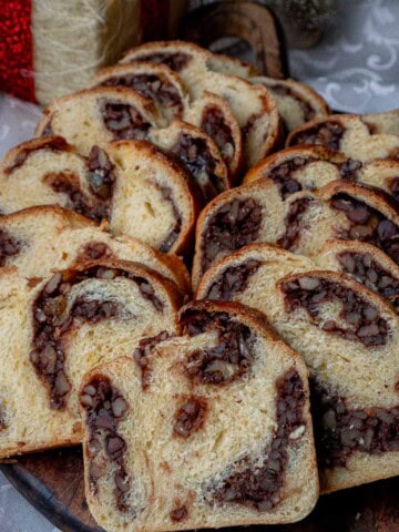 no knead cozonac cover with nuci