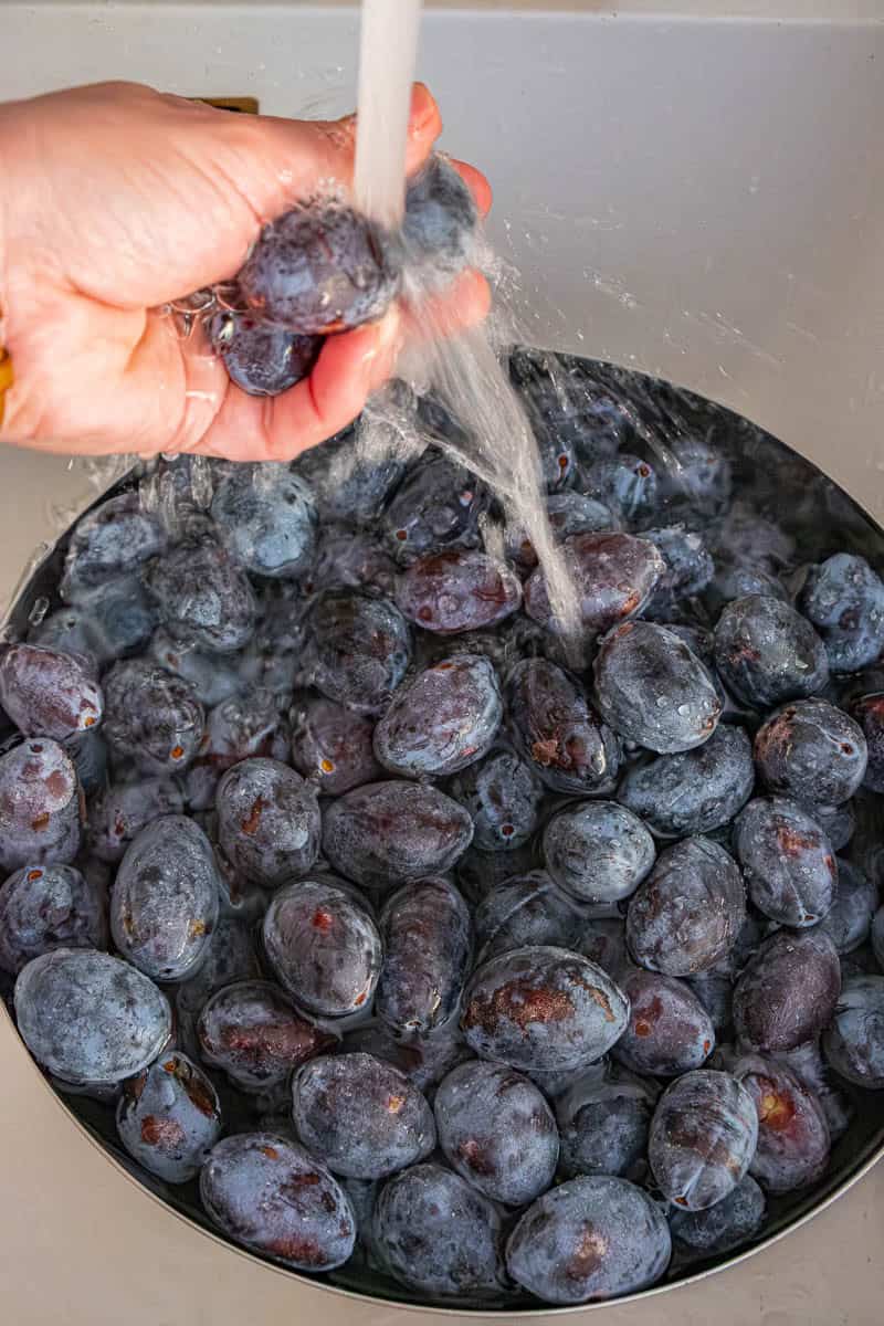 washing plums